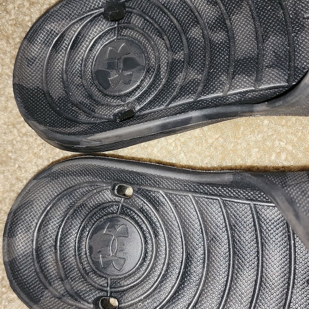 Under Armour Black Camo Slide Sandals, sz. 8. EUC - Picture 3 of 4